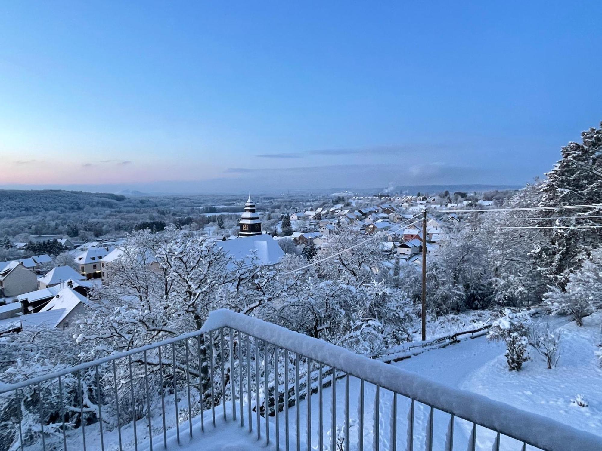 Villa Ueberblick Nalbach Exteriör bild